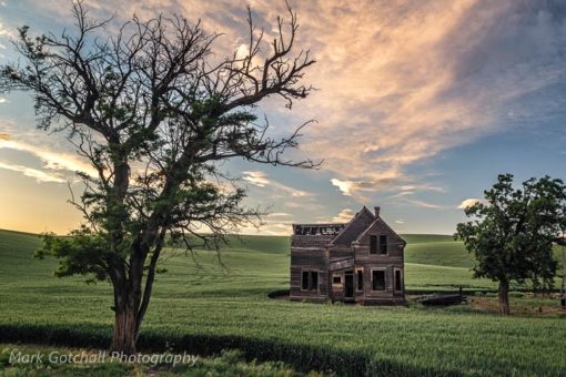 Image taken near Dufur, Oregon just before sunset.
