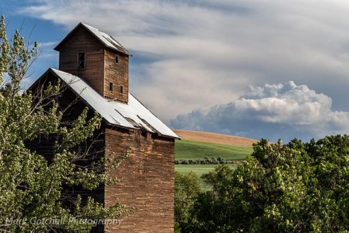 Abandoned grain mill in Boyd, near the town of Dufur, Oregon.